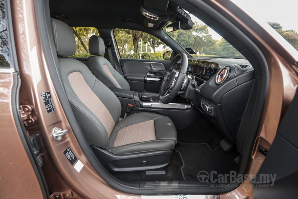 Mercedes-Benz EQB X243 (2022) Interior