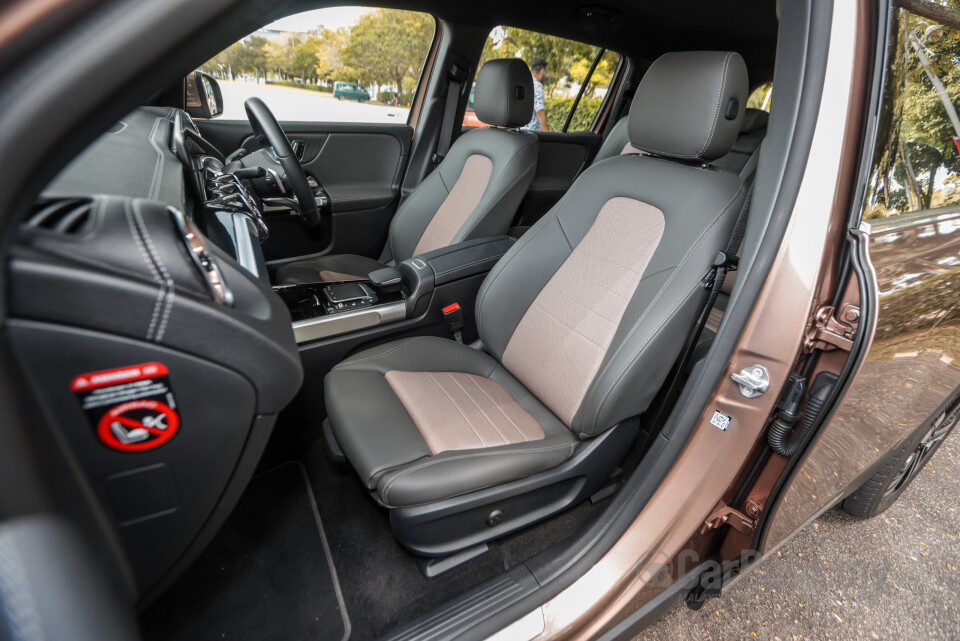 Mercedes-Benz EQB X243 (2022) Interior
