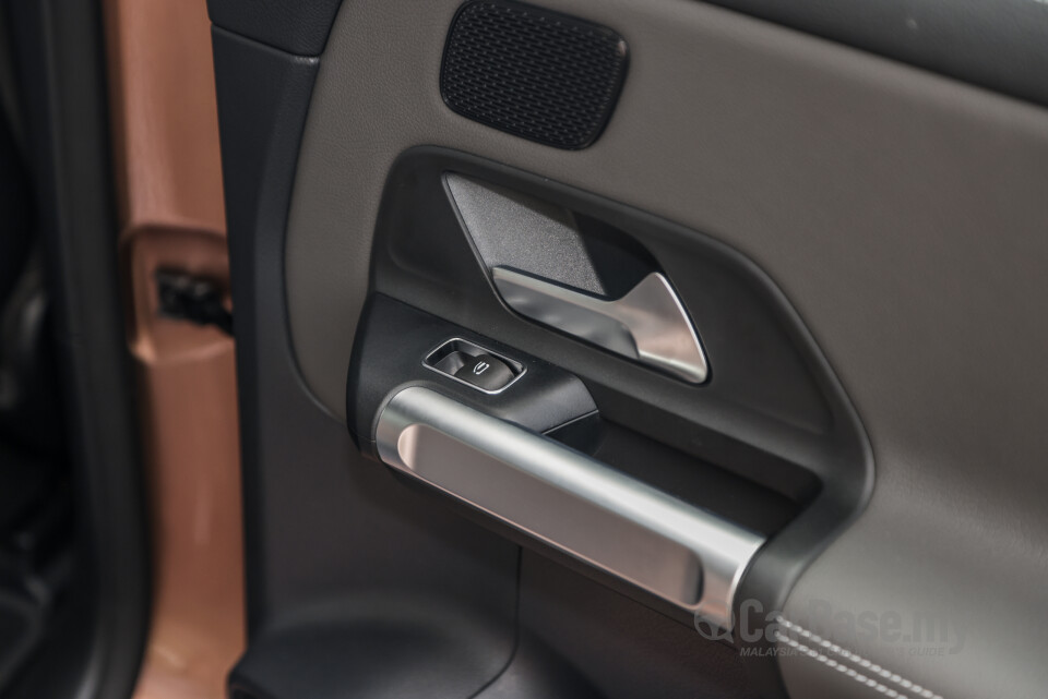Mercedes-Benz EQB X243 (2022) Interior