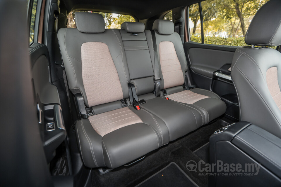 Mercedes-Benz EQB X243 (2022) Interior