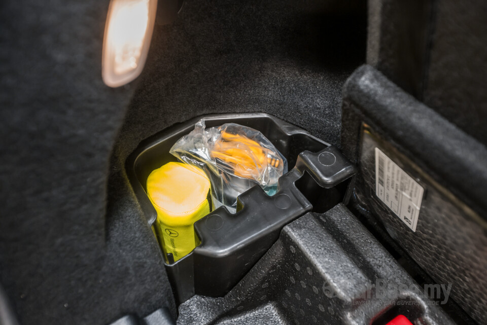 Mercedes-Benz EQB X243 (2022) Interior