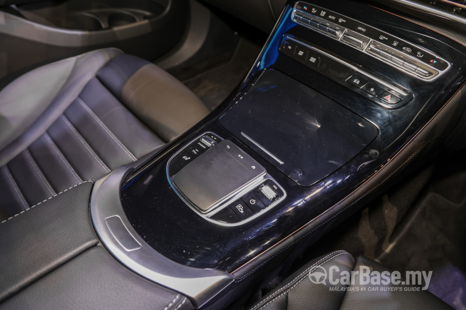 Mercedes-Benz EQC N293 (2022) Interior