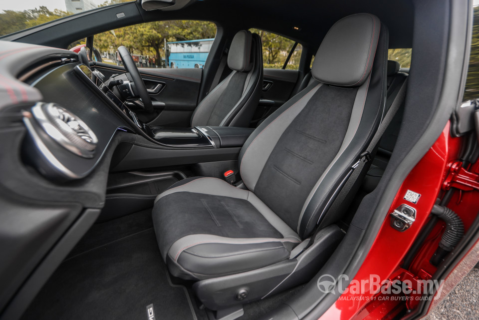 Mercedes-Benz EQE V295 (2022) Interior