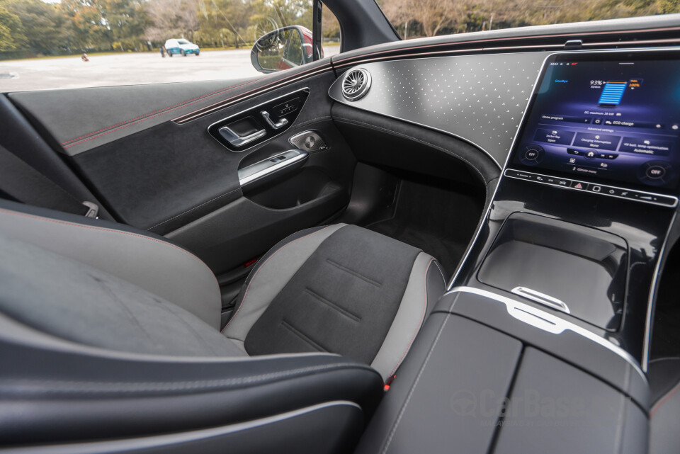 Mercedes-Benz EQE V295 (2022) Interior