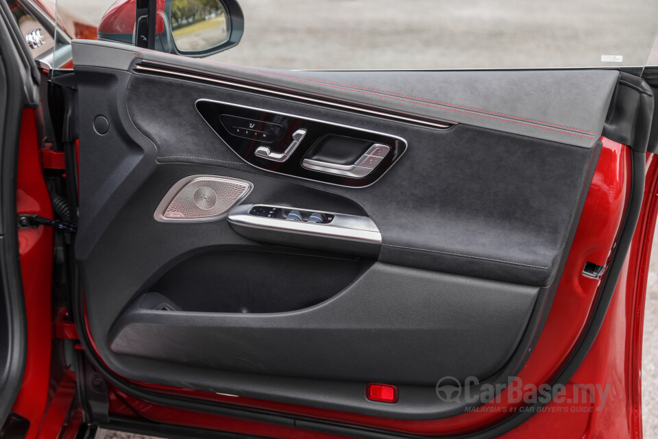 Mercedes-Benz EQE V295 (2022) Interior