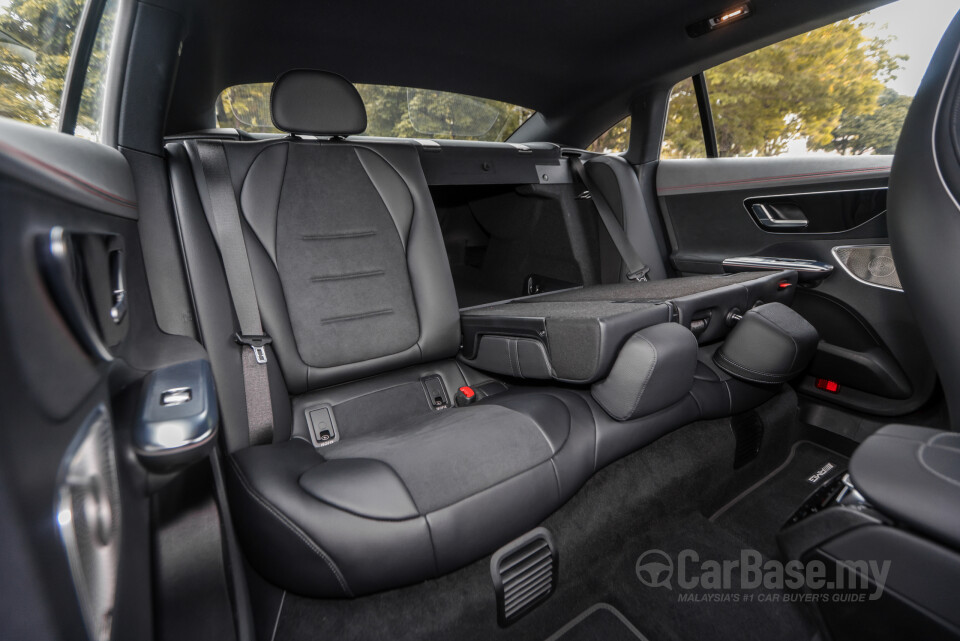 Mercedes-Benz EQE V295 (2022) Interior