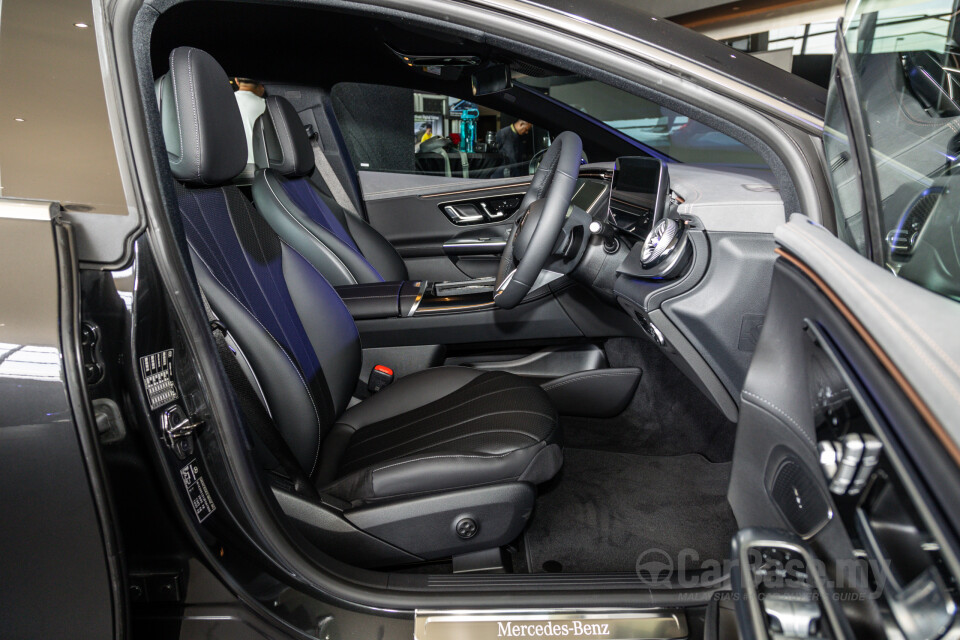 Mercedes-Benz EQE V295 (2022) Interior