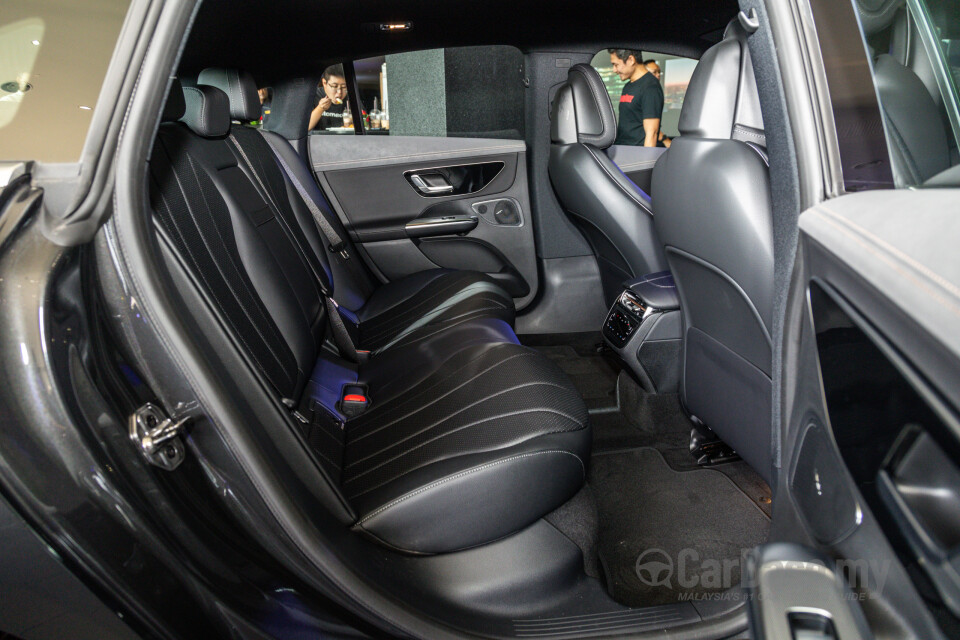 Mercedes-Benz EQE V295 (2022) Interior