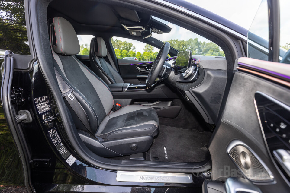 Mercedes-Benz EQE V295 (2022) Interior