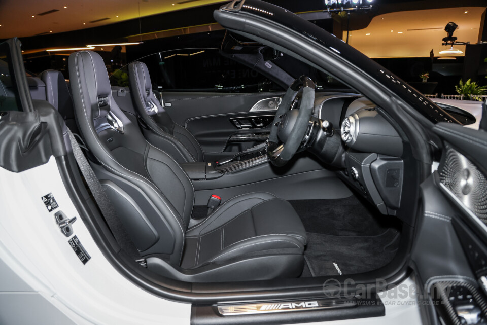 Mercedes-Benz AMG SL R232 (2023) Interior