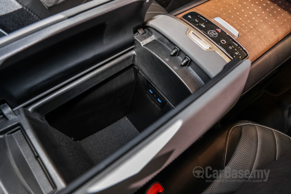 Mercedes-Benz EQS SUV X296 (2023) Interior