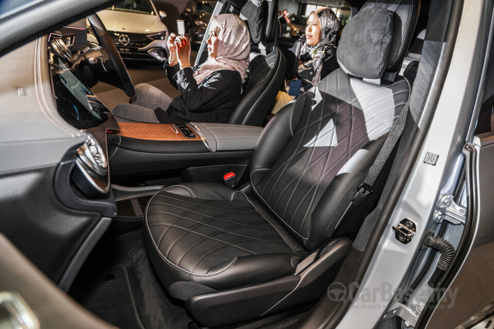 Mercedes-Benz EQS SUV X296 (2023) Interior