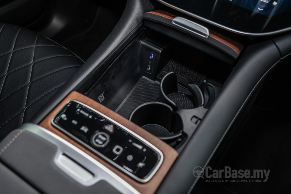 Mercedes-Benz EQS SUV X296 (2023) Interior