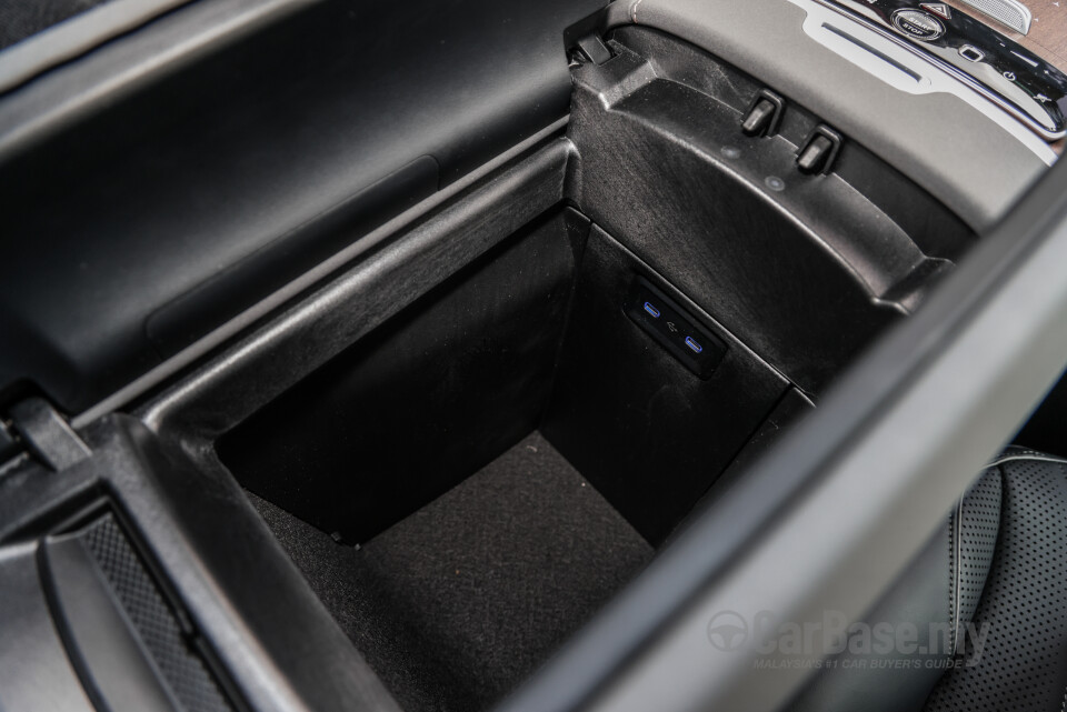 Mercedes-Benz EQS SUV X296 (2023) Interior