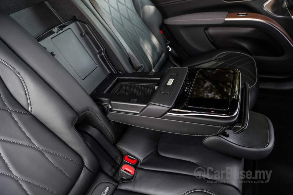 Mercedes-Benz EQS SUV X296 (2023) Interior