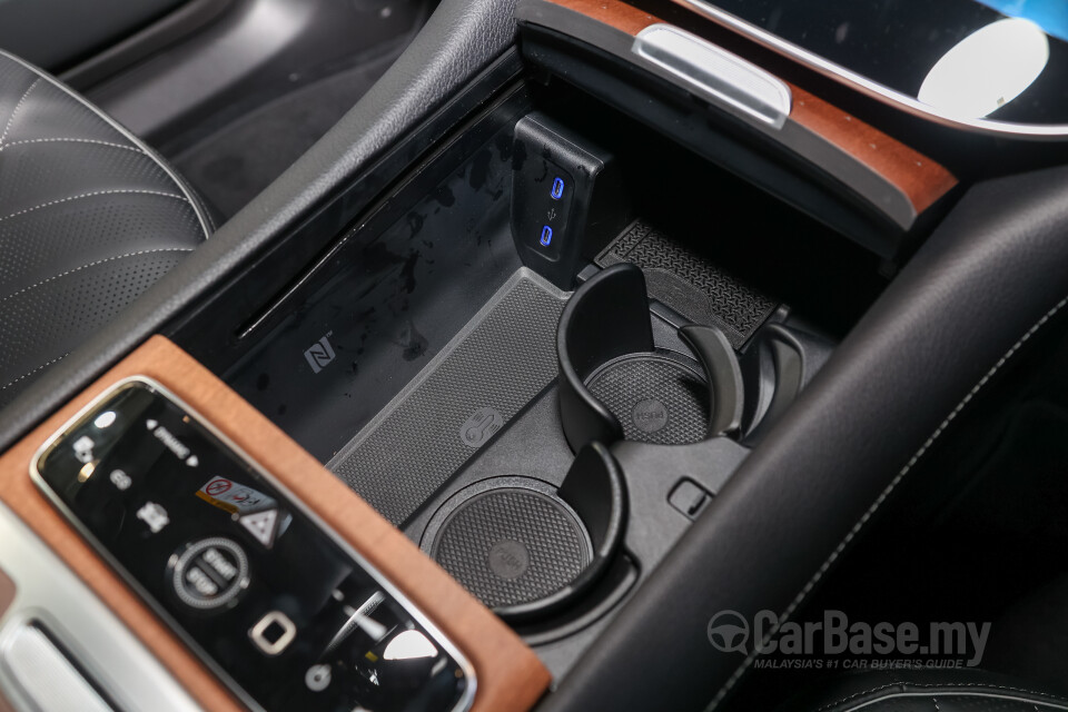 Mercedes-Benz EQS SUV X296 (2023) Interior