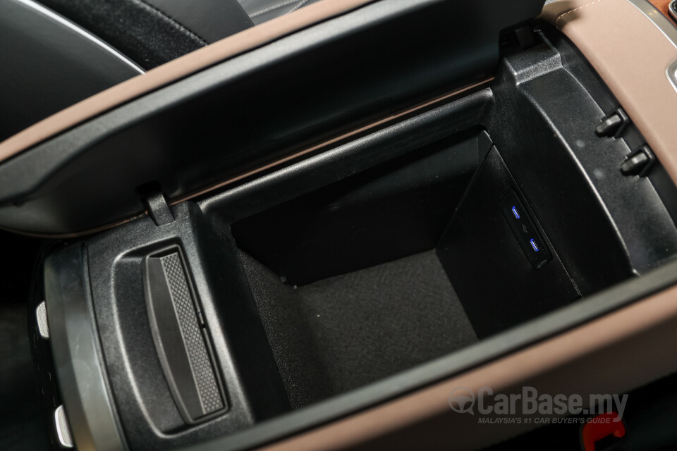 Mercedes-Benz EQS SUV X296 (2023) Interior