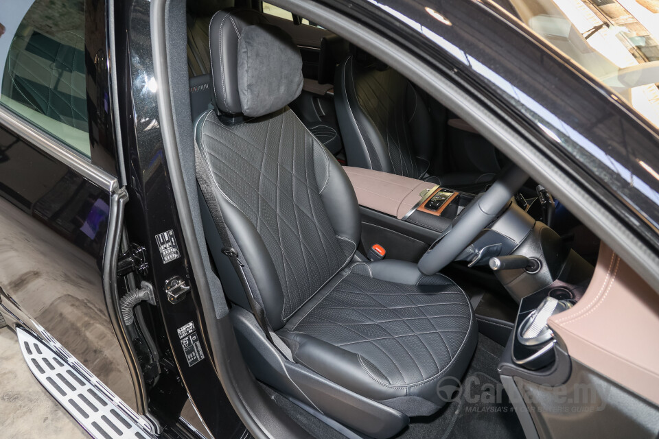 Mercedes-Benz EQS SUV X296 (2023) Interior