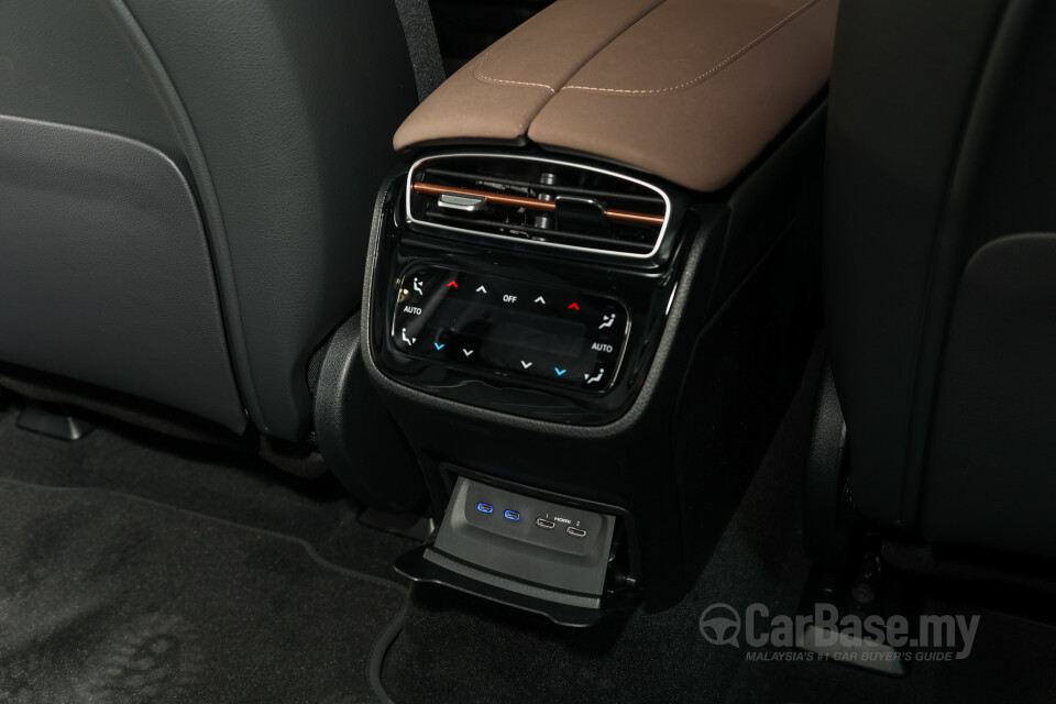 Mercedes-Benz EQS SUV X296 (2023) Interior