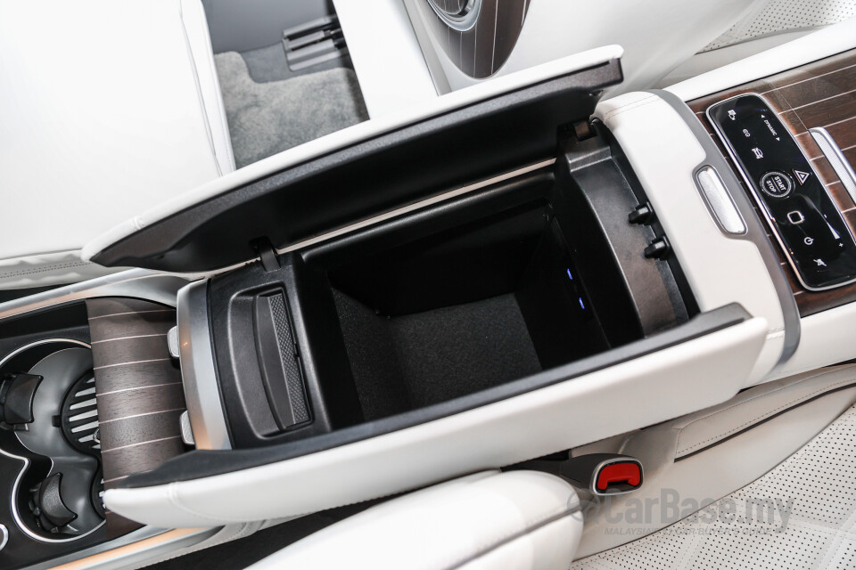Mercedes-Benz Maybach EQS SUV X296 (2025) Interior