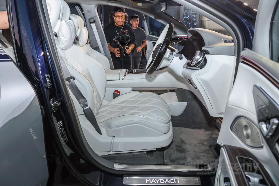 Mercedes-Benz Maybach EQS SUV X296 (2025) Interior