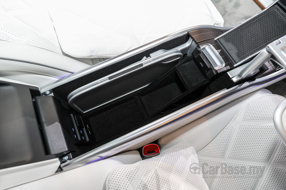 Mercedes-Benz Maybach EQS SUV X296 (2025) Interior