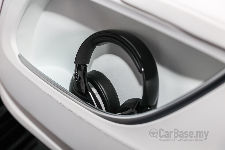 Mercedes-Benz Maybach EQS SUV X296 (2025) Interior