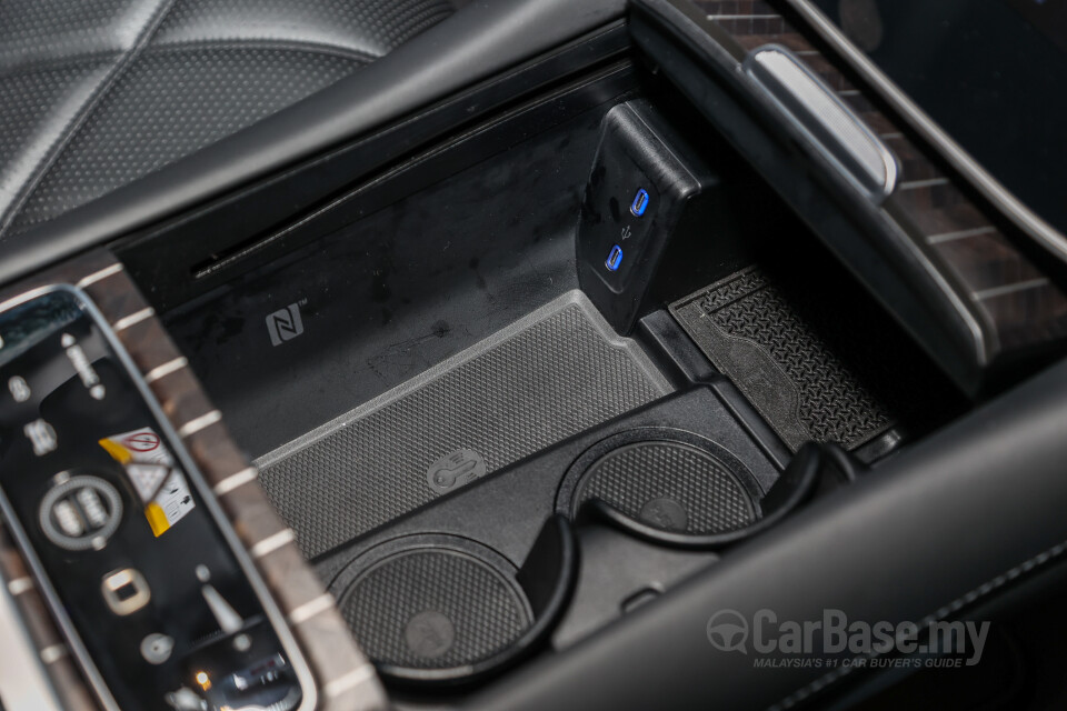 Mercedes-Benz Maybach EQS SUV X296 (2025) Interior