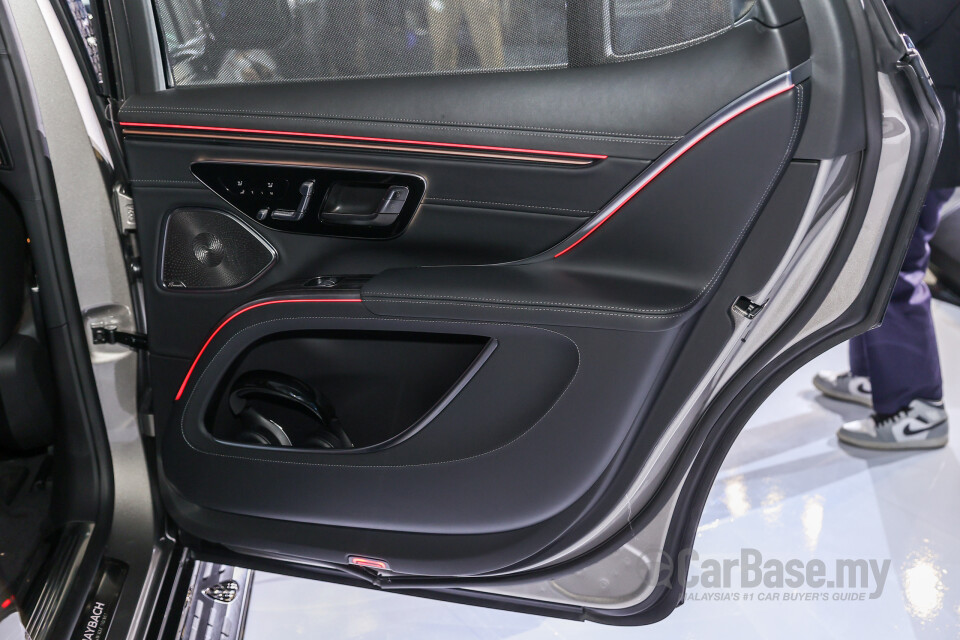 Mercedes-Benz Maybach EQS SUV X296 (2025) Interior
