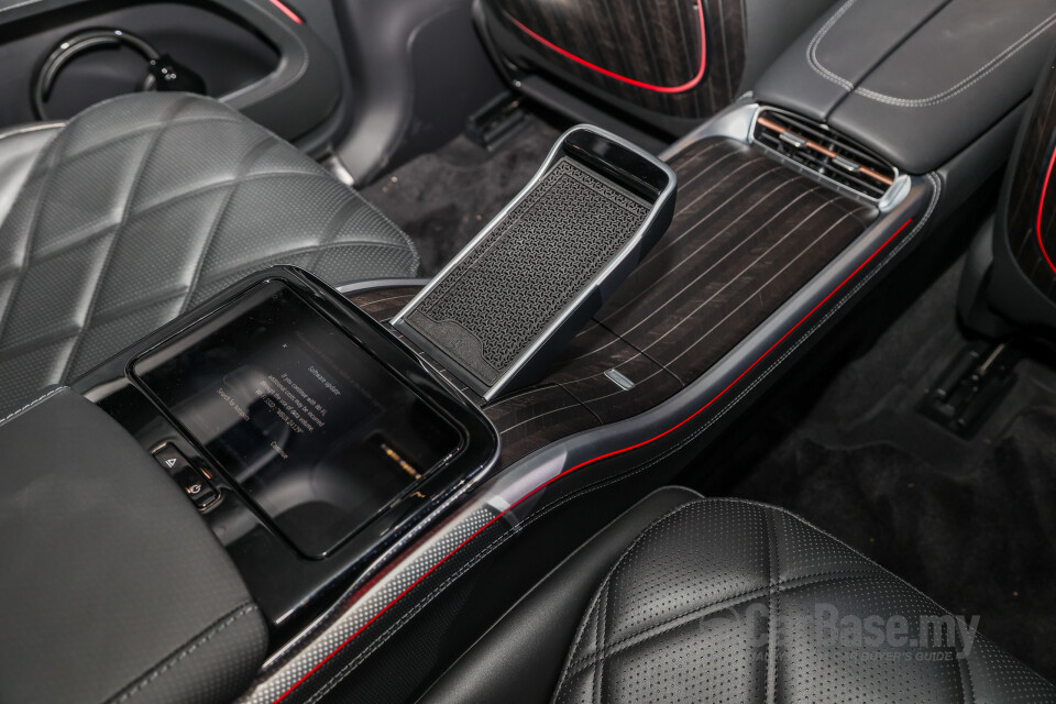 Mercedes-Benz Maybach EQS SUV X296 (2025) Interior
