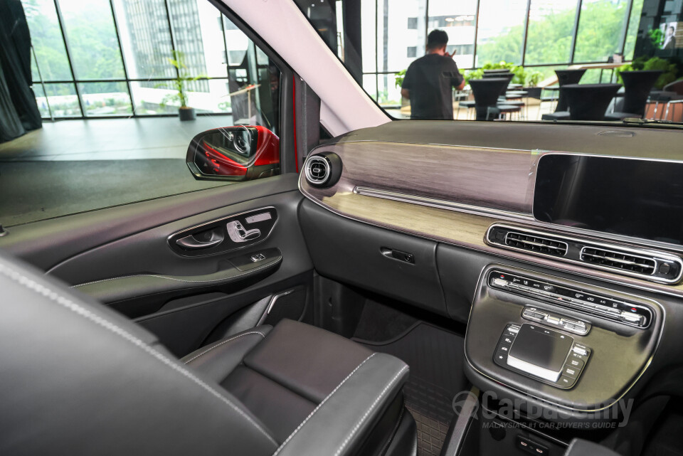Mercedes-Benz EQV E447 (2025) Interior