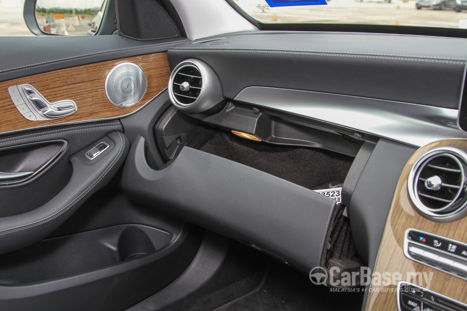Mercedes-Benz C-Class W205 (2014) Interior