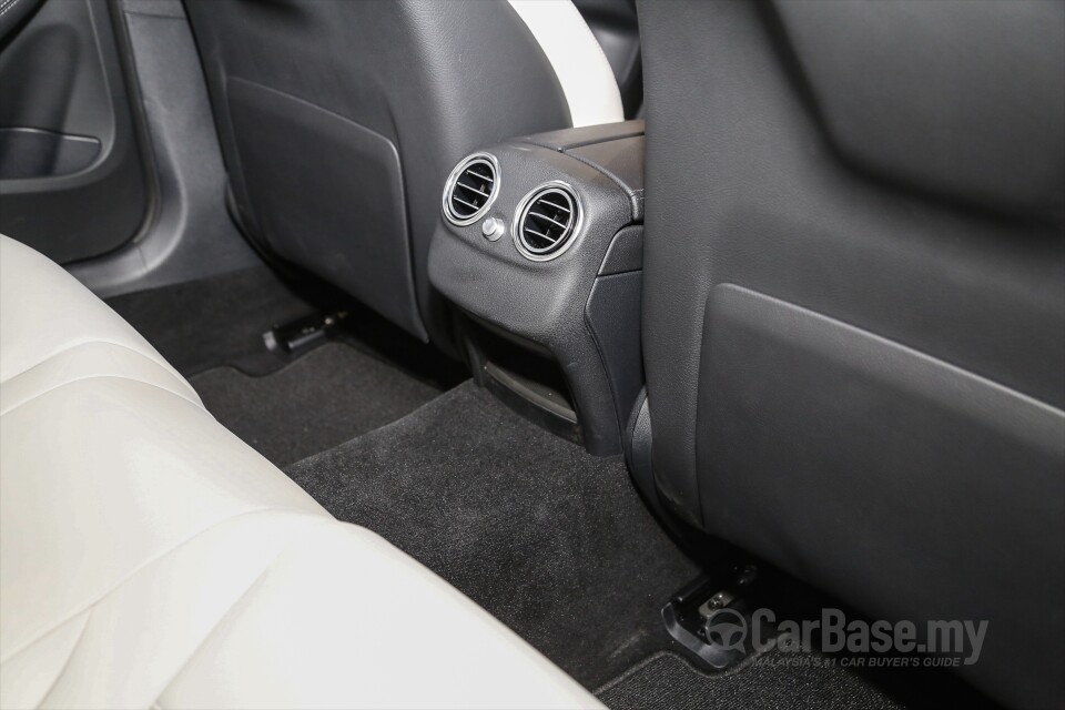 Nissan Navara D23 Facelift (2021) Interior