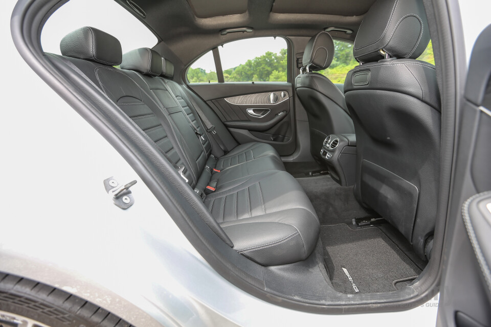 Perodua Aruz D38L (2019) Interior