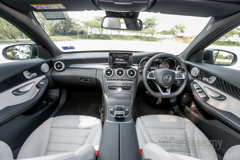 Kia Stinger CK (2018) Interior