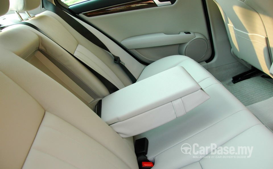 Mercedes-Benz C-Class W204 Facelift (2011) Interior