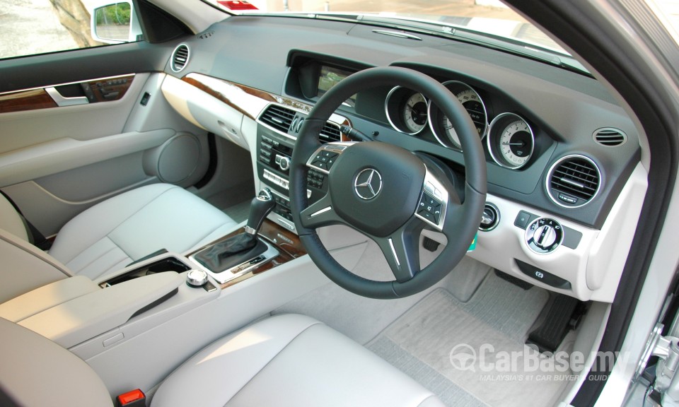 Mercedes-Benz C-Class W204 Facelift (2011) Interior