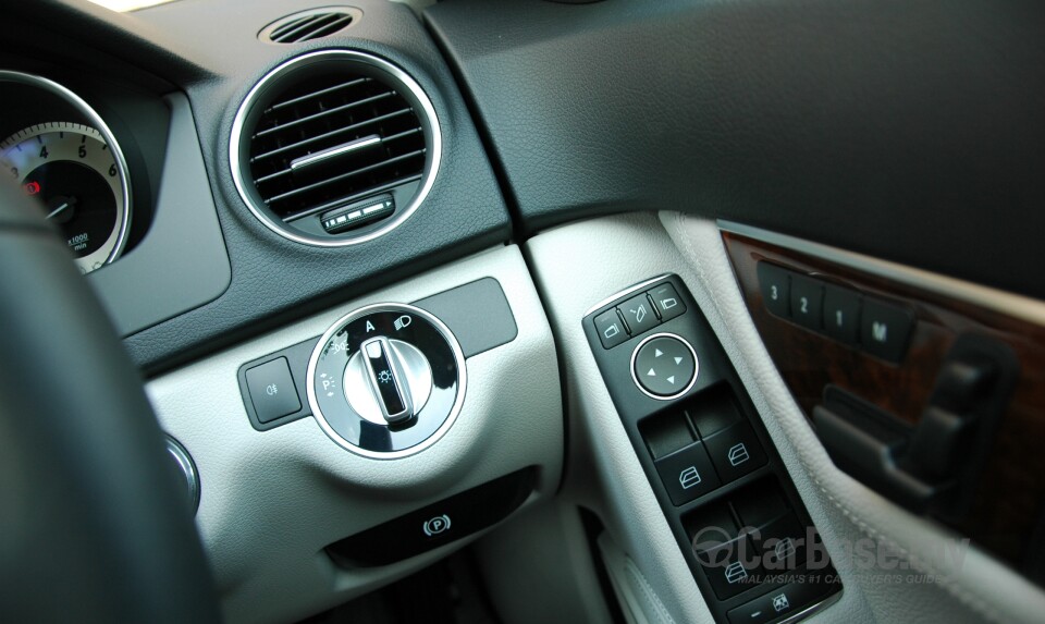 Chevrolet Cruze J300 (2012) Interior