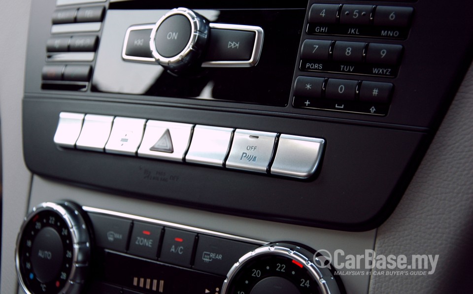 Mercedes-Benz C-Class W204 Facelift (2011) Interior