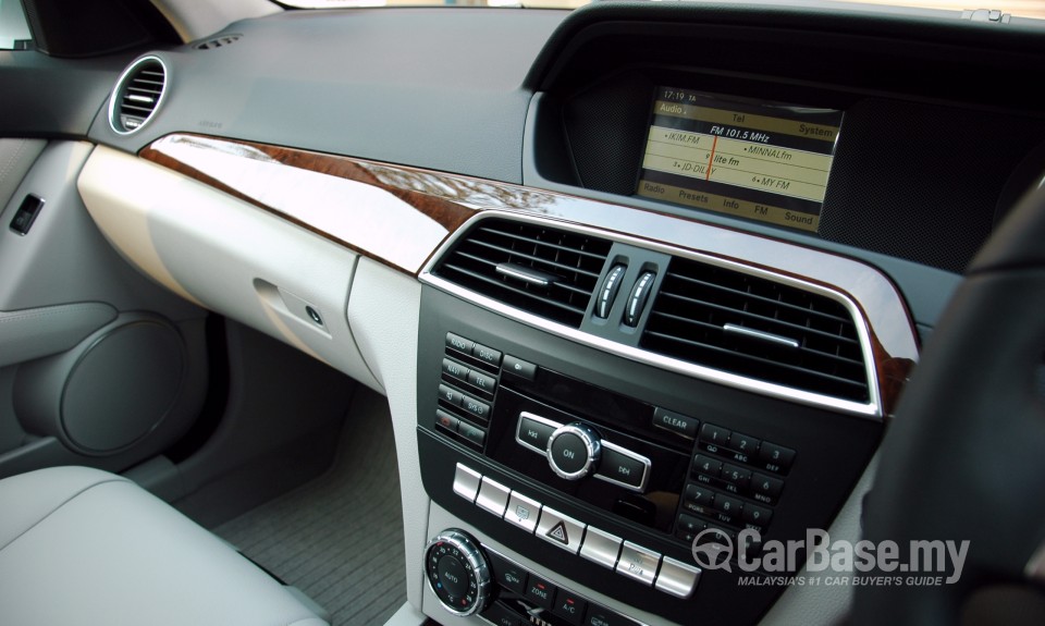 Mercedes-Benz C-Class W204 Facelift (2011) Interior