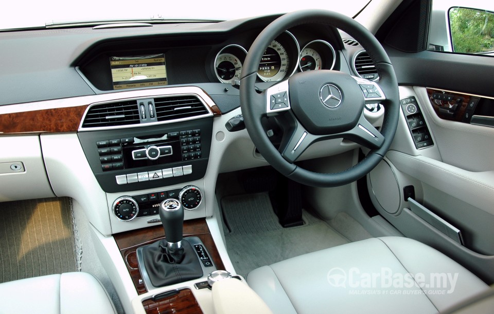 Mercedes-Benz C-Class W204 Facelift (2011) Interior