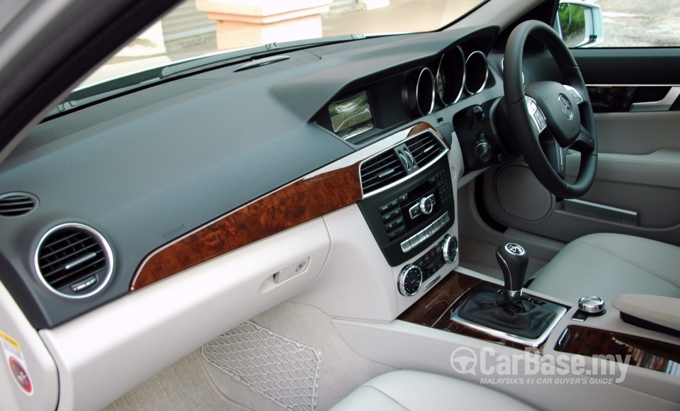 Mercedes-Benz C-Class W204 Facelift (2011) Interior