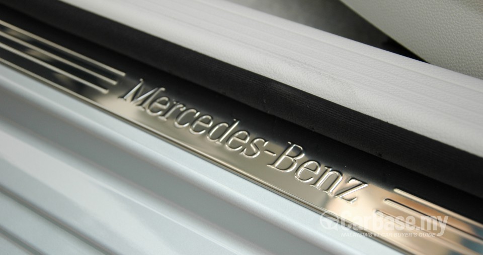 Mercedes-Benz C-Class W204 Facelift (2011) Interior