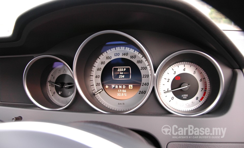 Mercedes-Benz C-Class W204 Facelift (2011) Interior
