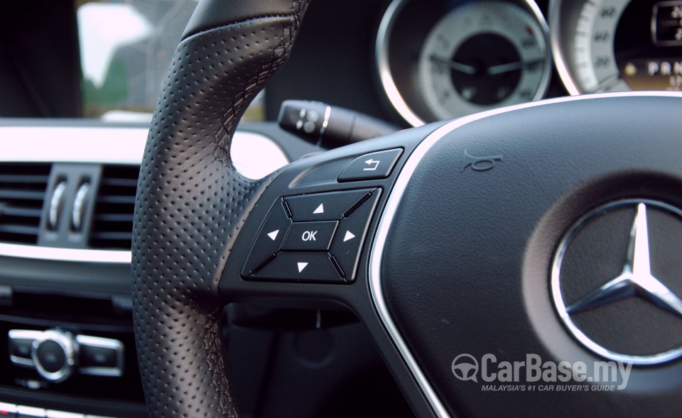 Mercedes-Benz C-Class W204 Facelift (2011) Interior