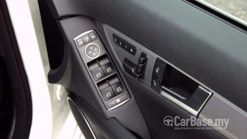 Mercedes-Benz C-Class W204 Facelift (2011) Interior