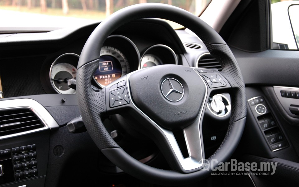 Mercedes-Benz C-Class W204 Facelift (2011) Interior