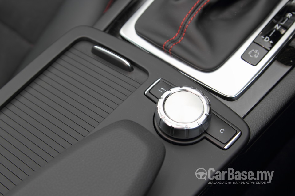 Mercedes-Benz C-Class W204 Facelift (2011) Interior