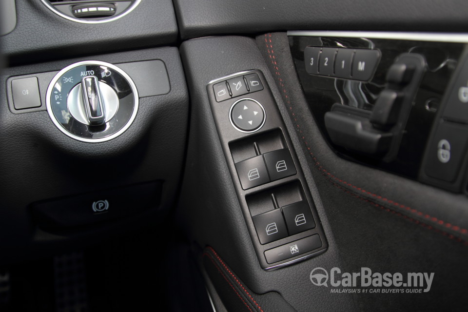 Mercedes-Benz C-Class W204 Facelift (2011) Interior