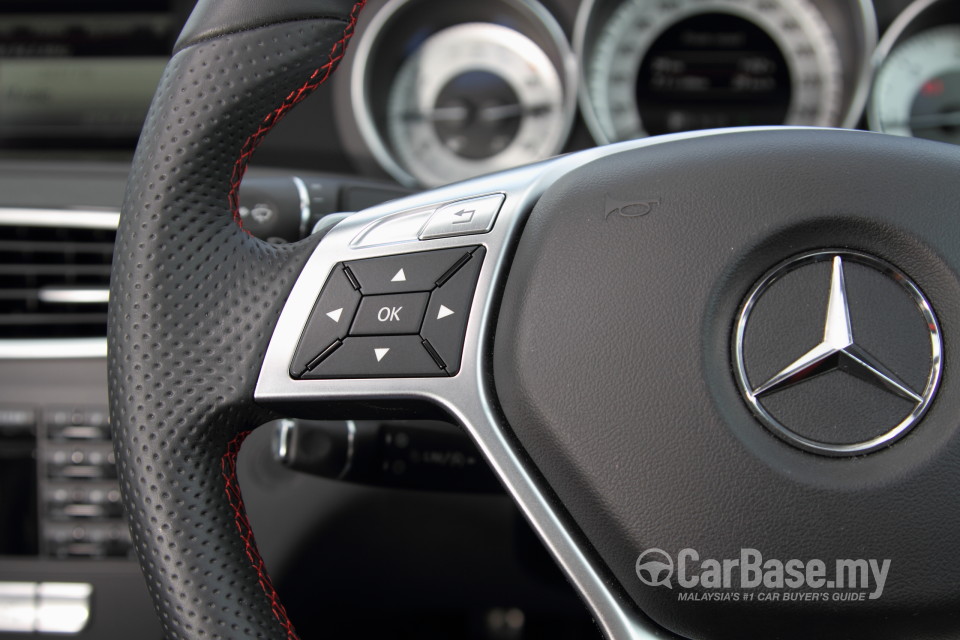 Mercedes-Benz C-Class W204 Facelift (2011) Interior